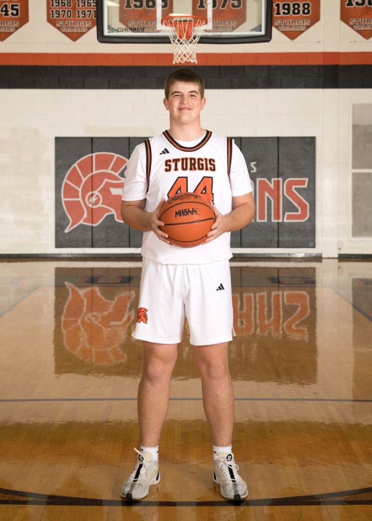 Sturgis boys fall to Vicksburg 46-44